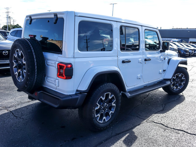 Used 2026 Jeep Wrangler Unlimited Sahara AWD/4WD image 8