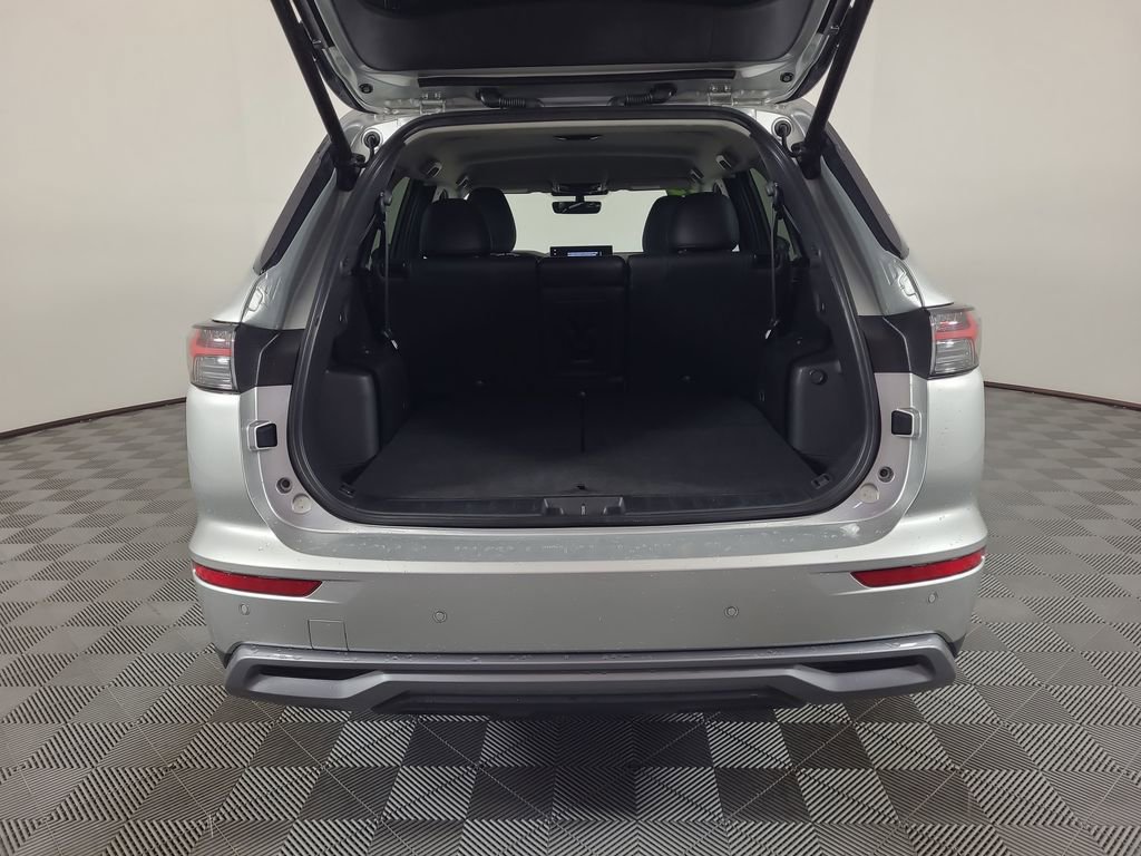 Used 2025 Mitsubishi Outlander AWD image 26