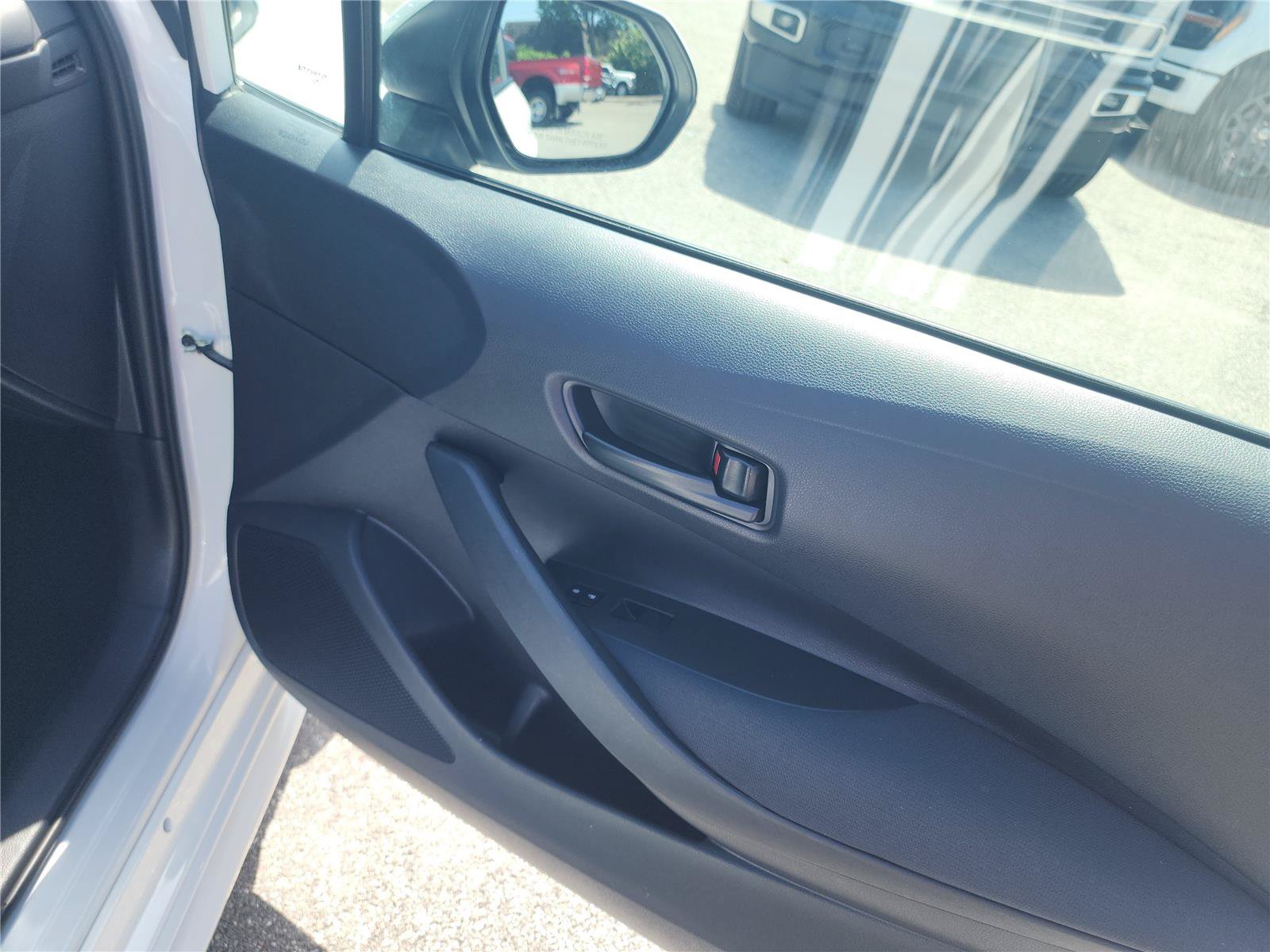 Used 2022 Toyota Corolla LE FWD image 21