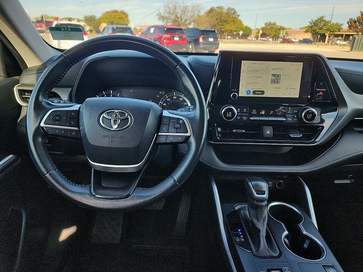 Used 2024 Toyota Highlander LE AWD/4WD image 7