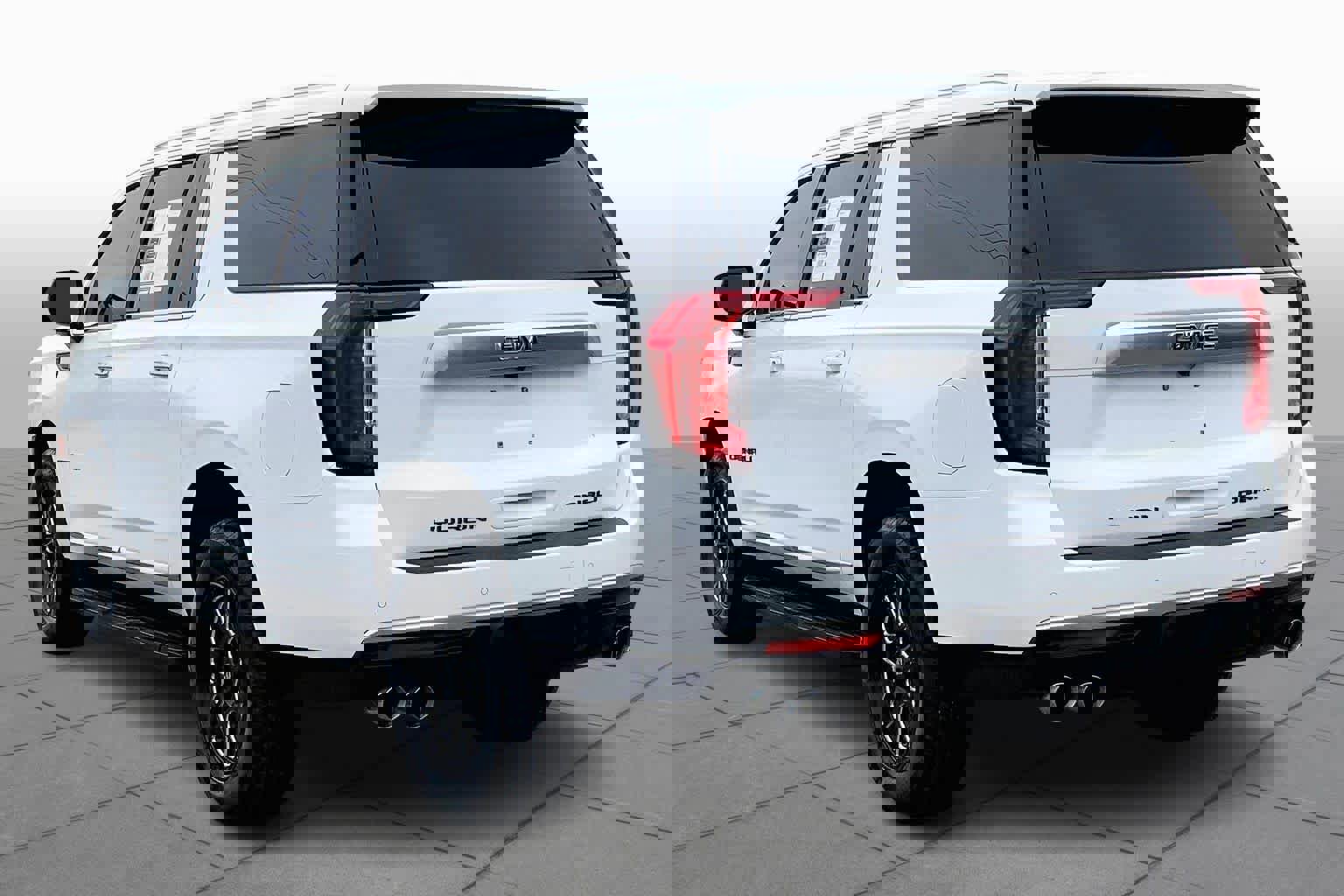 Used 2024 GMC Yukon XL Denali image 2