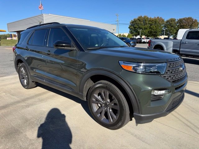 Certified 2024 Ford Explorer XLT w/ Equipment Group 202A AWD/4WD image 4