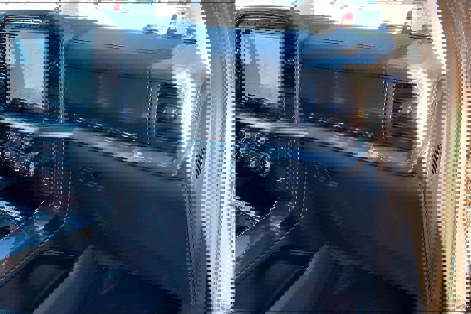 Certified 2022 Ford F150 Lariat w/ Trailer Tow Package image 18