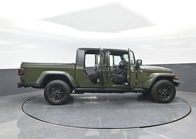 Used 2023 Jeep Gladiator Sport AWD/4WD image 25