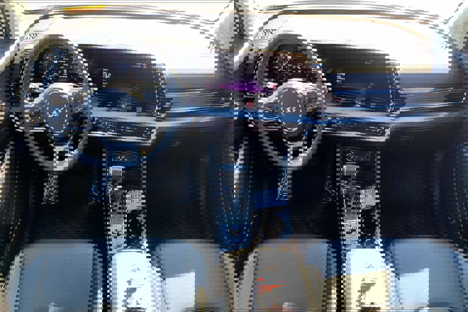 Used 2024 Kia Sportage SX image 16