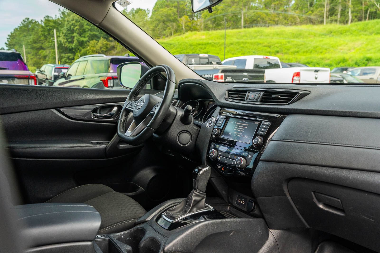 Used 2018 Nissan Rogue SV FWD image 12