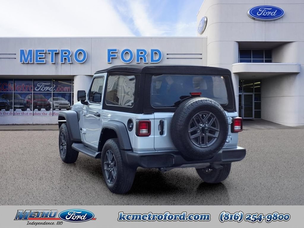 Used 2024 Jeep Wrangler Sport AWD/4WD image 5