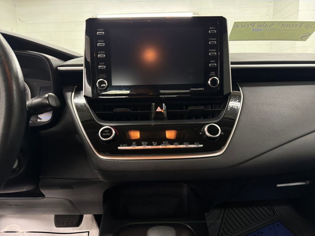 Used 2021 Toyota Corolla LE image 21
