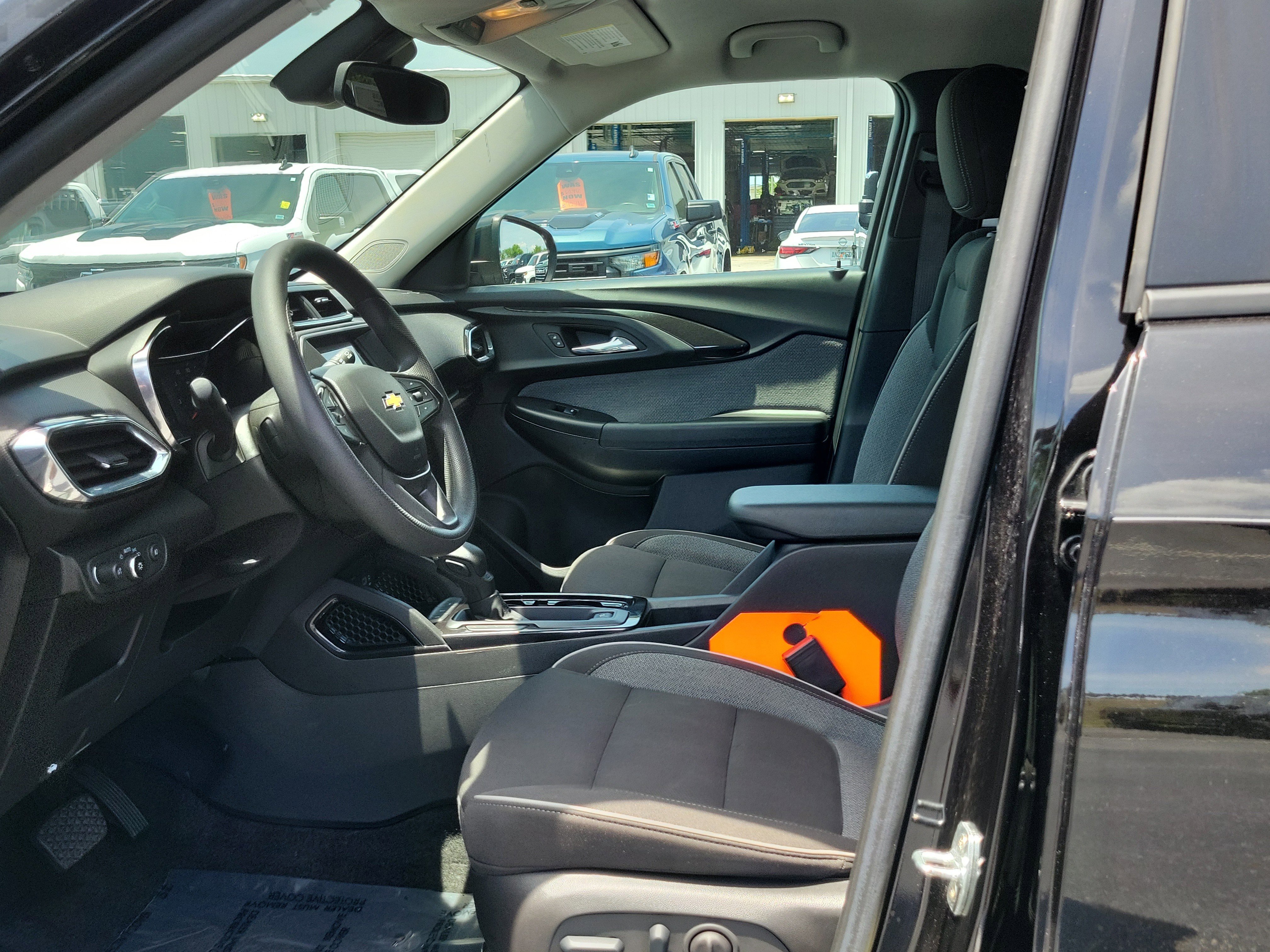 Used 2023 Chevrolet TrailBlazer LT FWD image 22