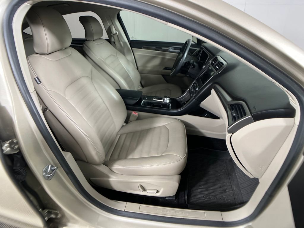 Certified 2017 Ford Fusion SE w/ Fusion SE Technology Package image 11