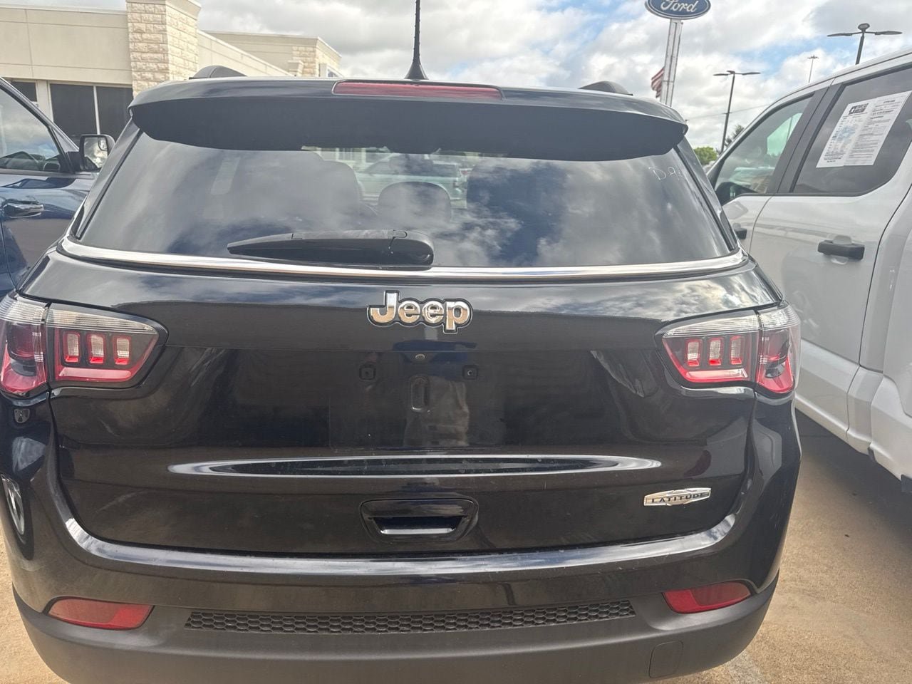 Used 2018 Jeep Compass Latitude w/ Popular Equipment Group FWD image 5