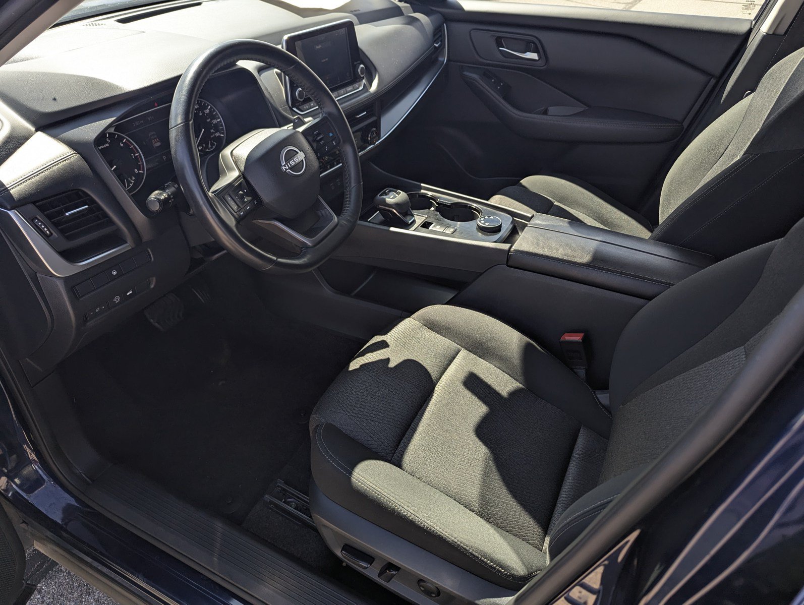 Used 2025 Nissan Rogue SV AWD/4WD image 9