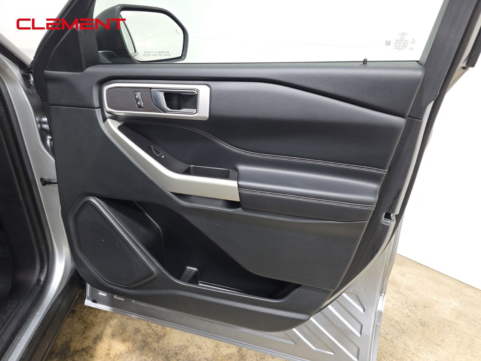 Certified 2022 Ford Explorer XLT w/ Equipment Group 202A image 33