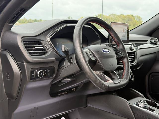 Certified 2025 Ford Escape ST-Line Select AWD/4WD image 10