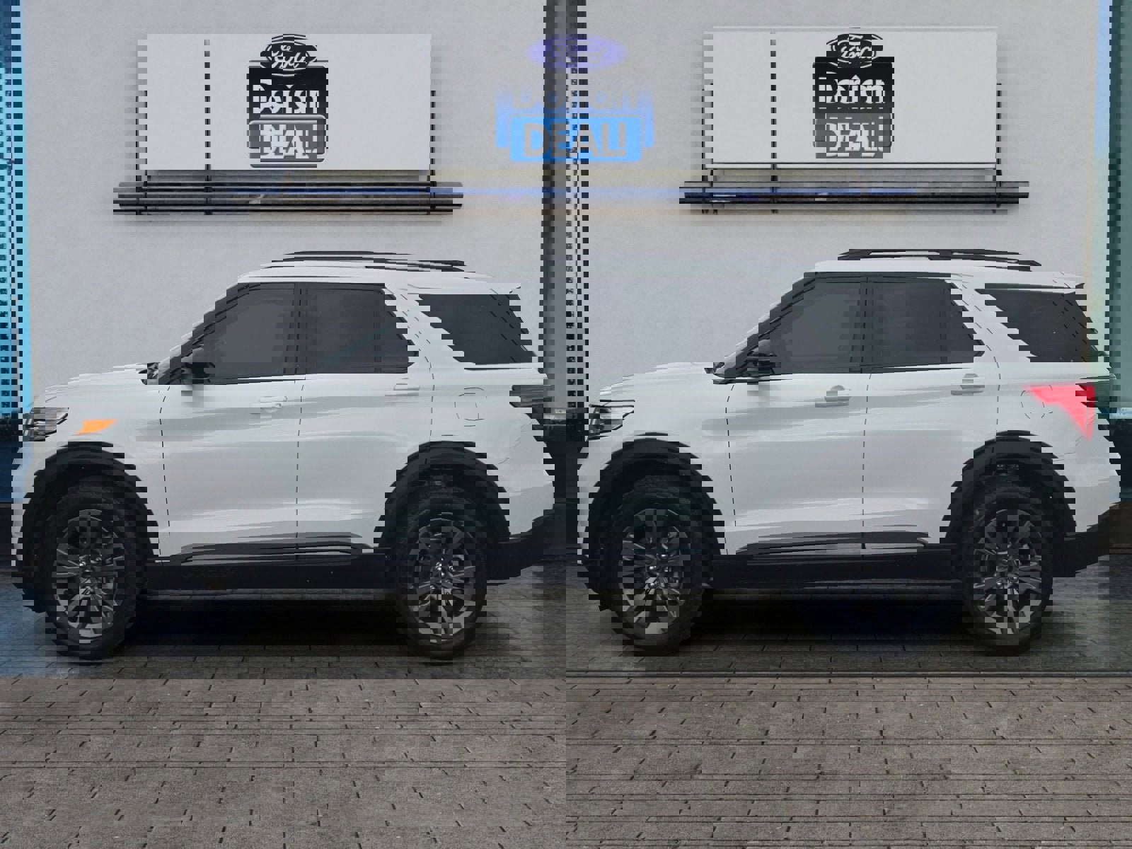 Certified 2024 Ford Explorer XLT w/ Equipment Group 202A image 6