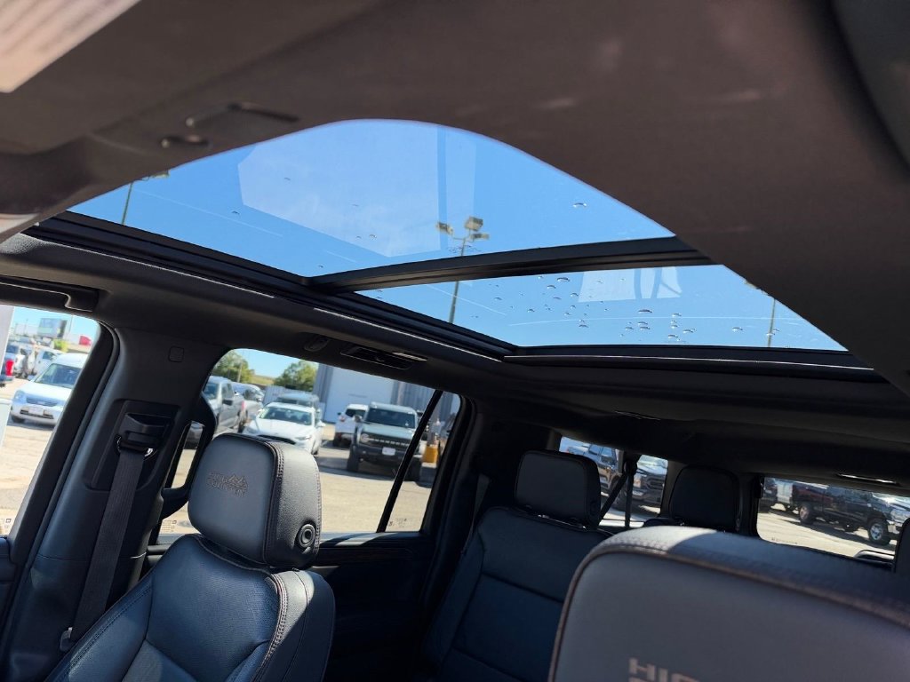 Used 2022 Chevrolet Suburban High Country AWD/4WD image 10