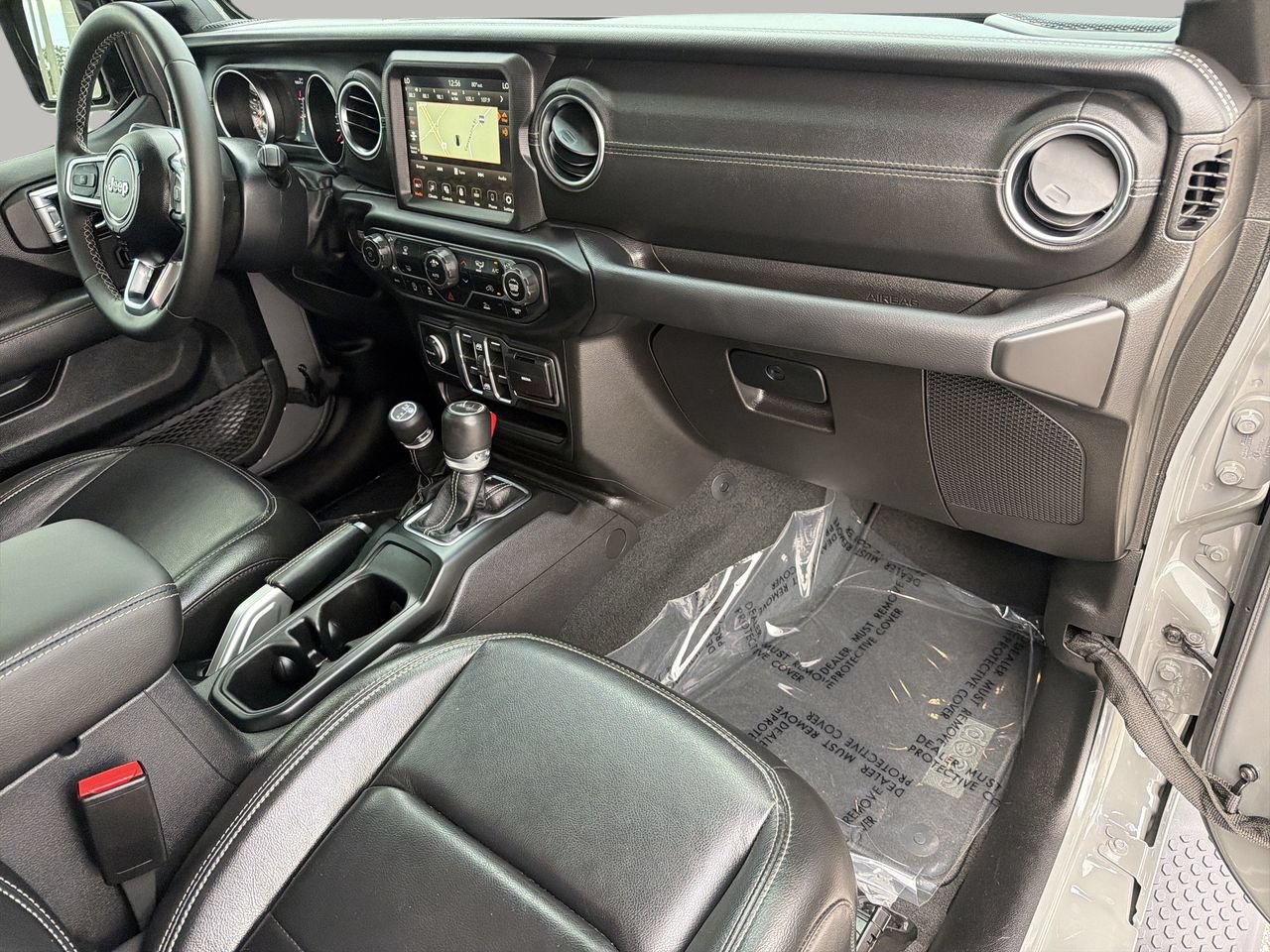 Used 2022 Jeep Wrangler Unlimited Sahara w/ LED Lighting Group AWD/4WD image 11