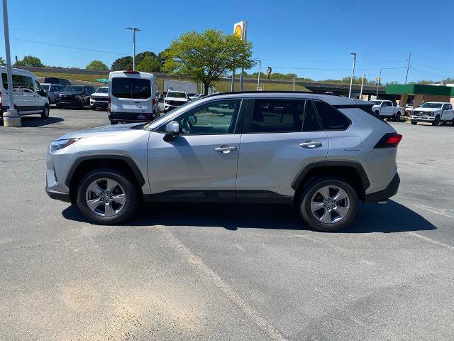 Used 2022 Toyota RAV4 XLE AWD/4WD image 4