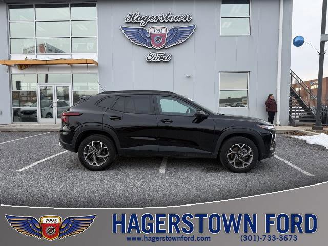 Used 2025 Chevrolet Trax LT w/ LT Convenience Package image 6