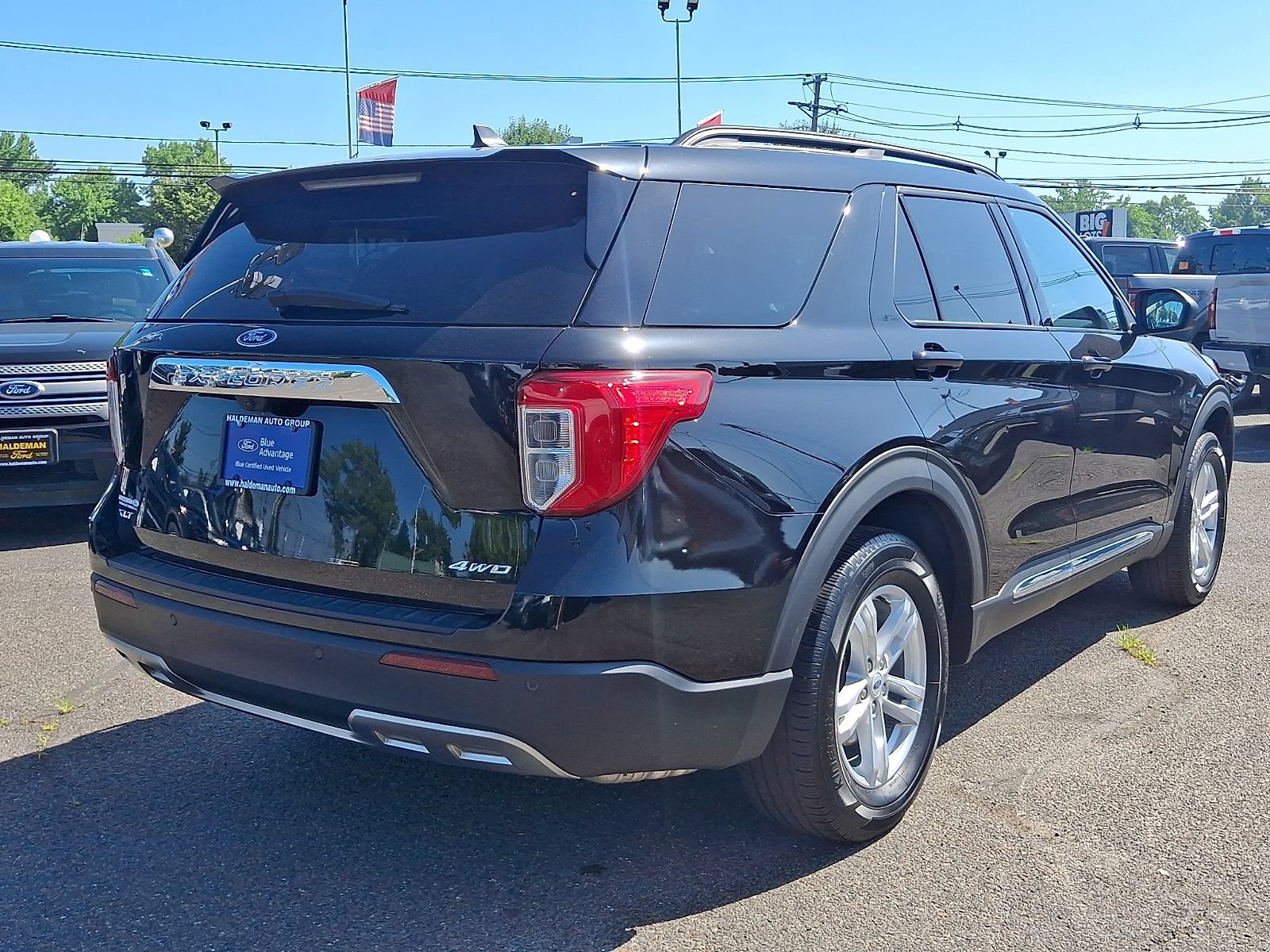 Certified 2023 Ford Explorer XLT w/ Equipment Group 202A AWD/4WD image 7