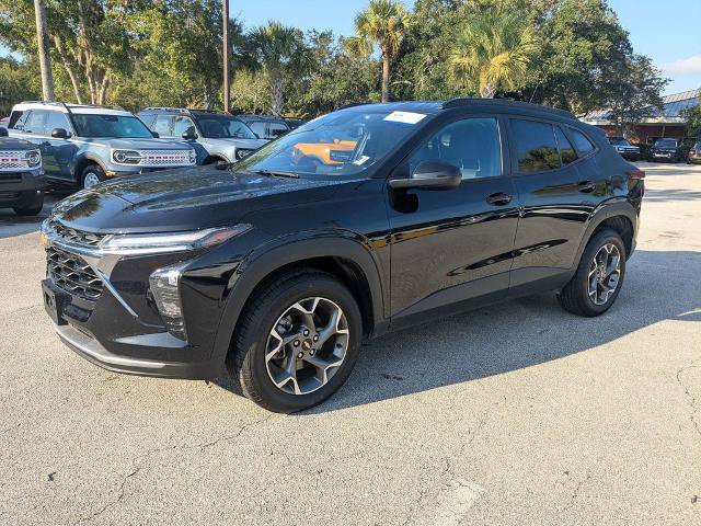 Used 2025 Chevrolet Trax LT FWD image 8
