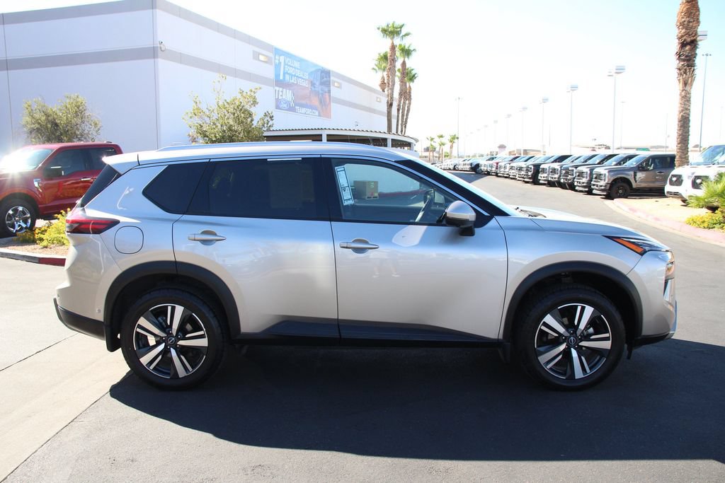 Used 2024 Nissan Rogue SL AWD/4WD image 10