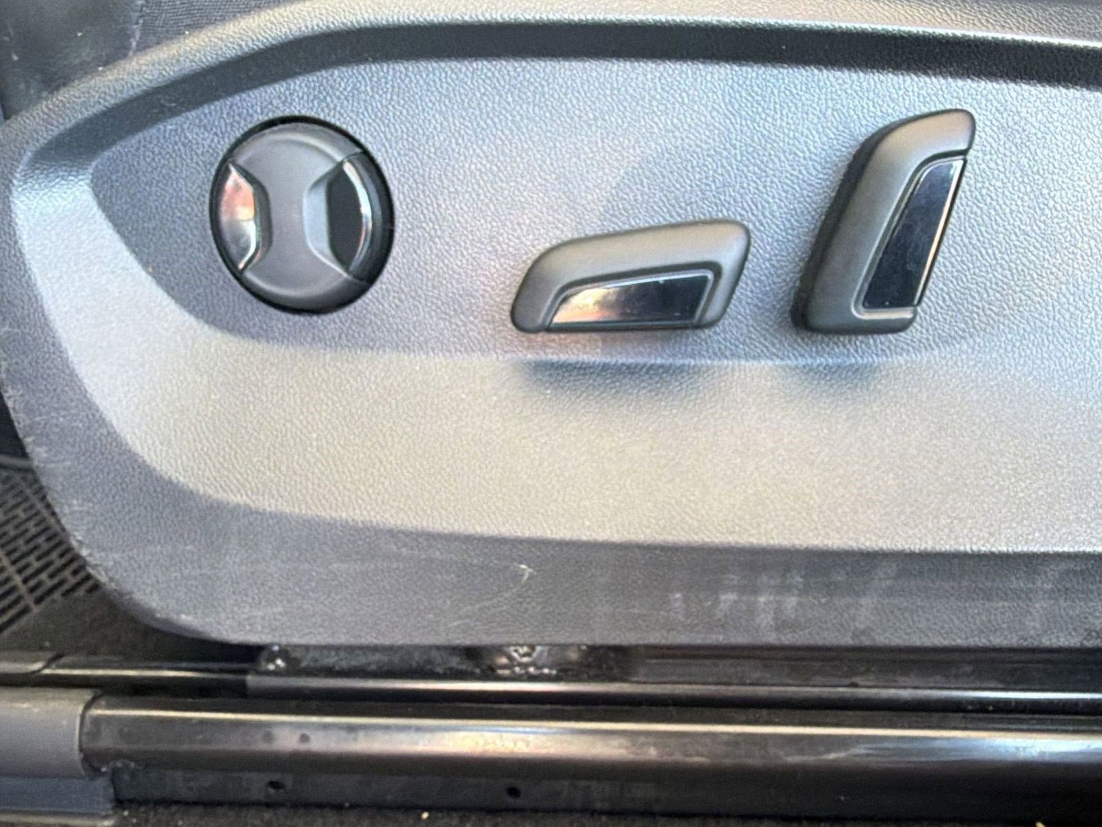 Used 2023 Volkswagen Tiguan SE R-Line image 12