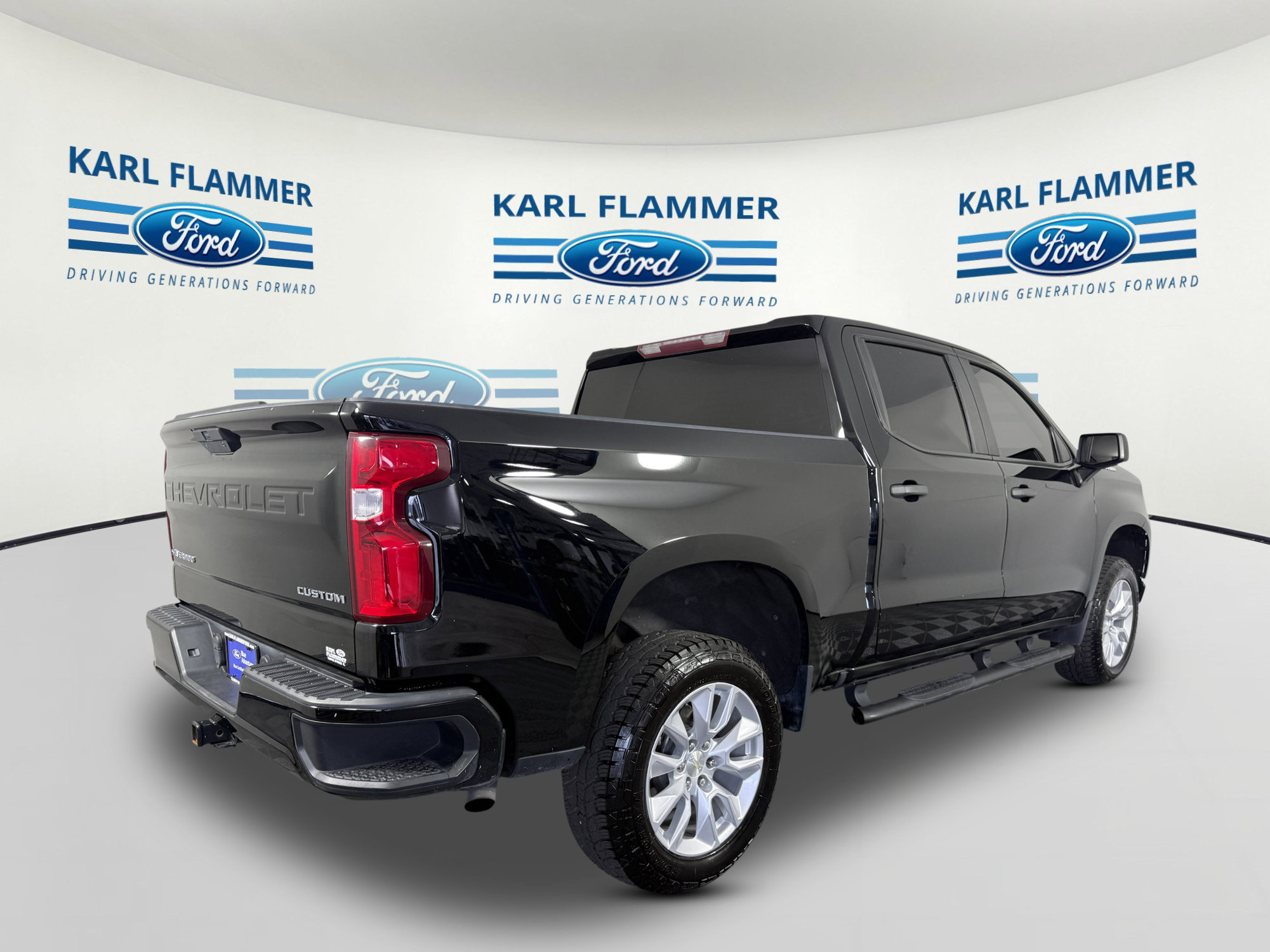 Used 2021 Chevrolet Silverado 1500 Custom RWD image 3