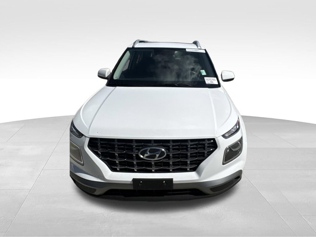 Used 2025 Hyundai Venue SEL FWD image 2