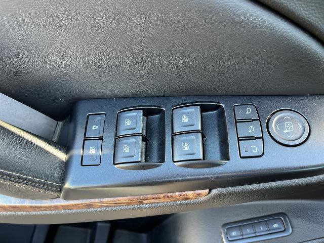 Used 2020 Chevrolet Suburban Premier w/ Premier Plus Edition AWD/4WD image 18