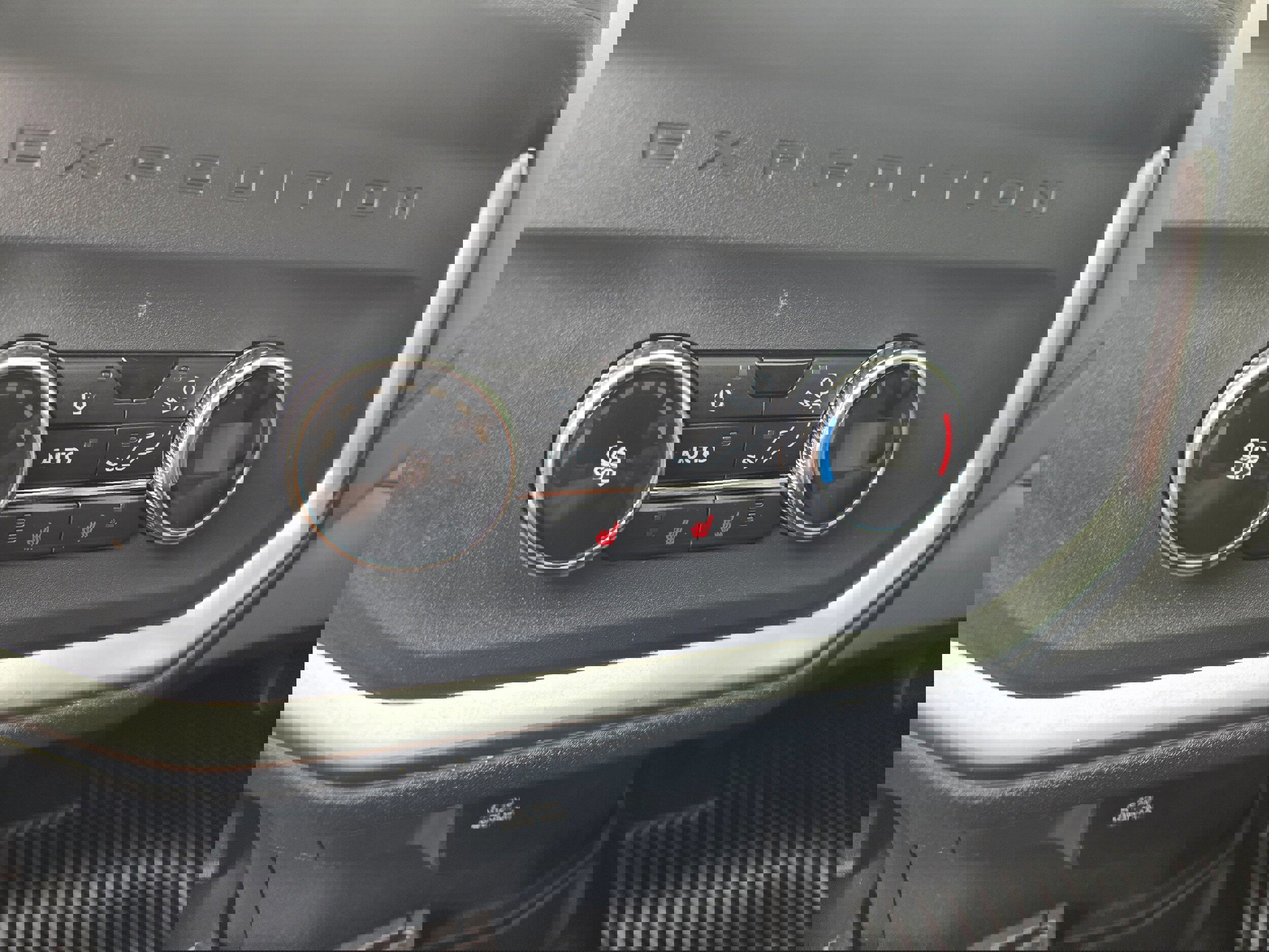 Certified 2025 Ford Expedition Platinum image 13