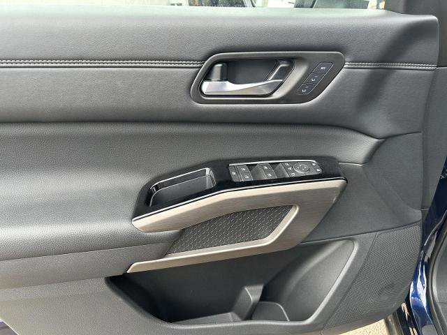 Used 2025 Nissan Pathfinder Platinum w/ Cargo Package FWD image 13