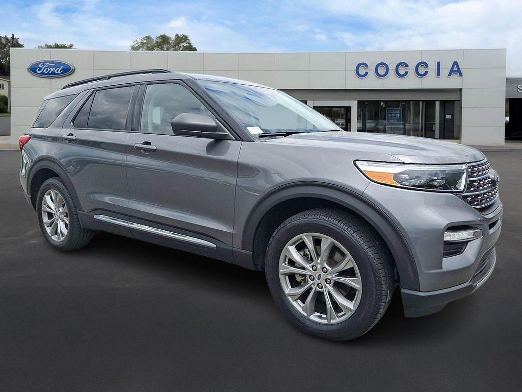 Certified 2023 Ford Explorer XLT w/ Equipment Group 202A AWD/4WD image 3