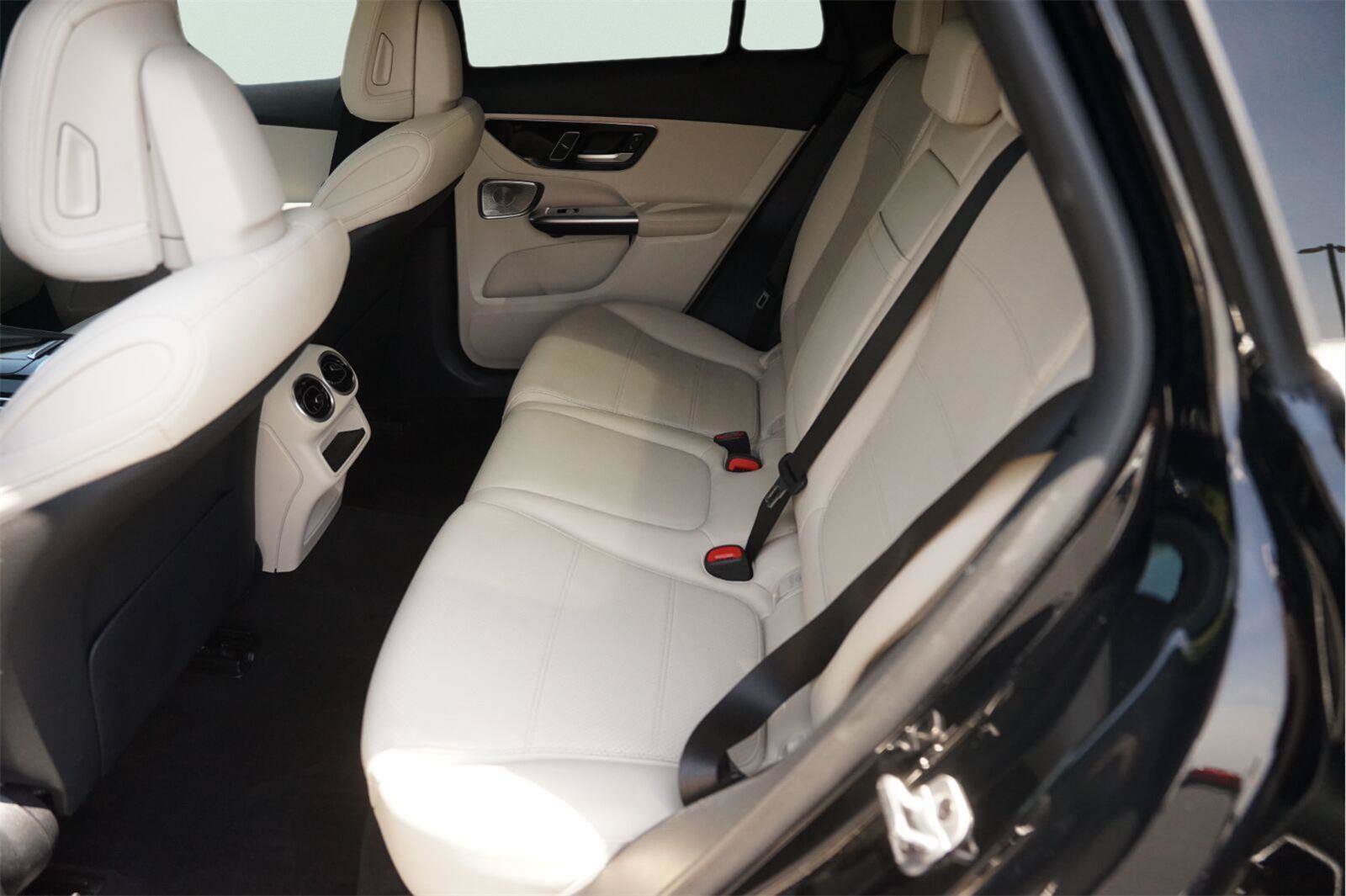 Used 2025 Mercedes-Benz GLC 350e 4MATIC image 13