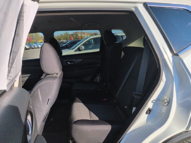 Used 2018 Nissan Rogue SV AWD/4WD image 24