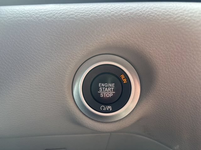 Used 2023 Chrysler Pacifica Touring-L FWD image 20