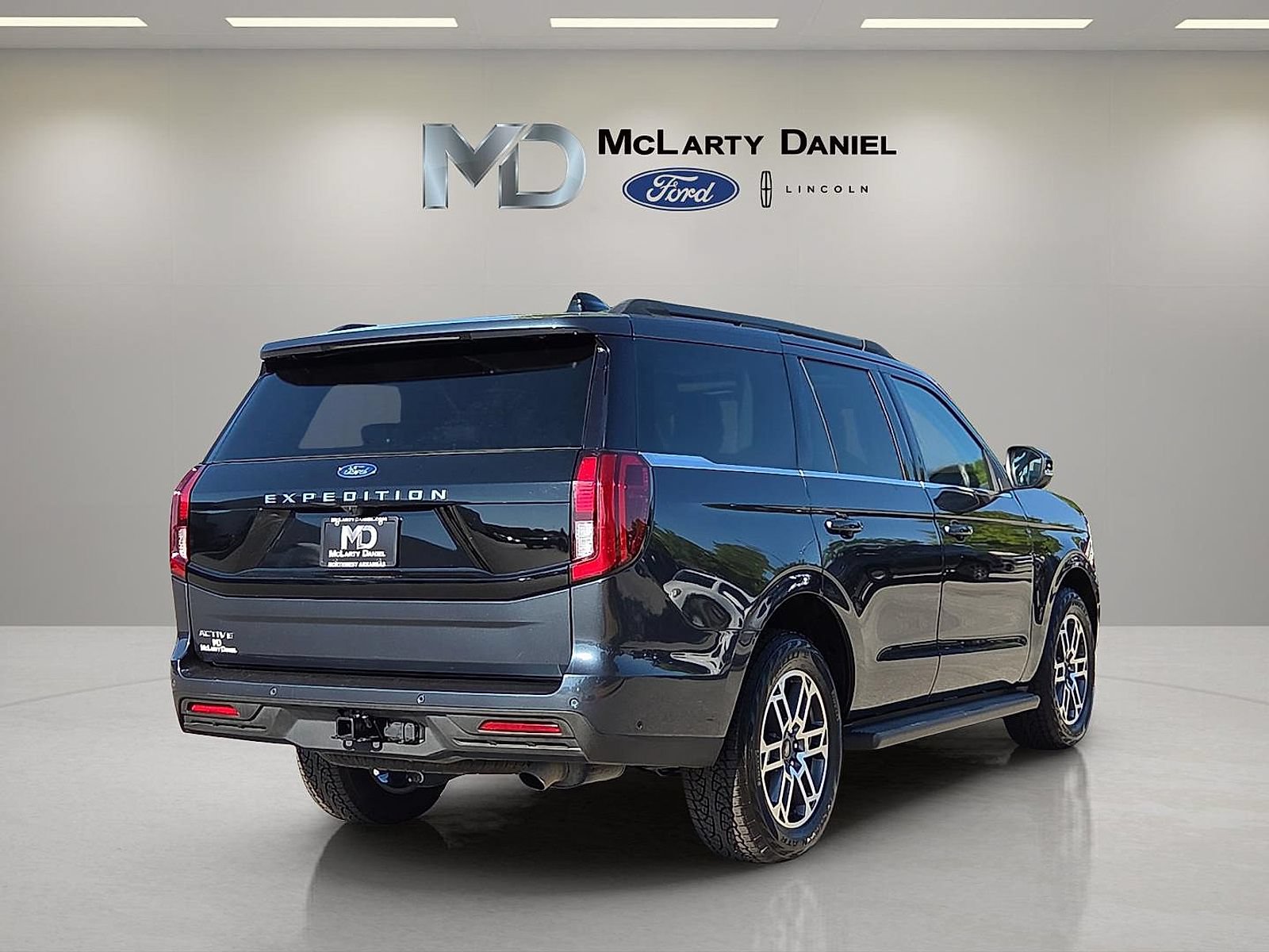 Certified 2025 Ford Expedition Active AWD/4WD image 5