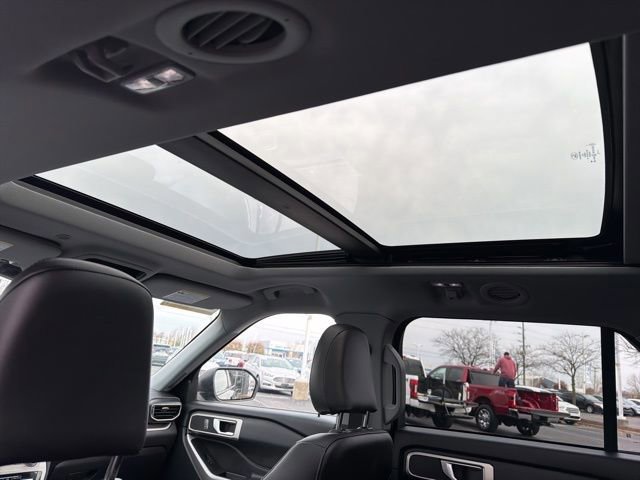 Certified 2023 Ford Explorer XLT w/ Equipment Group 202A image 22
