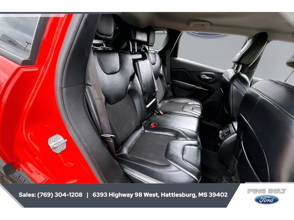 Used 2021 Jeep Cherokee Latitude Plus AWD/4WD image 19
