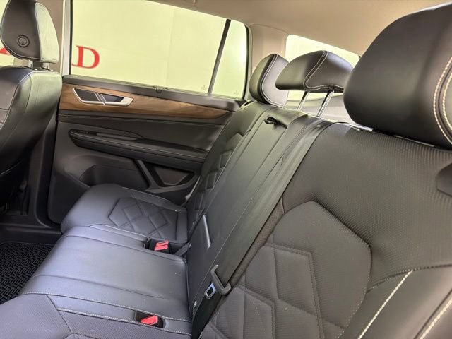 Used 2024 Volkswagen Atlas SE FWD image 13
