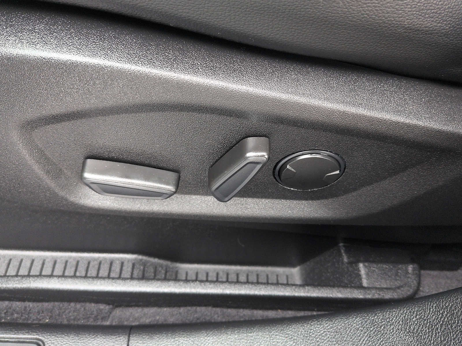 Certified 2024 Ford Edge SEL AWD/4WD image 13