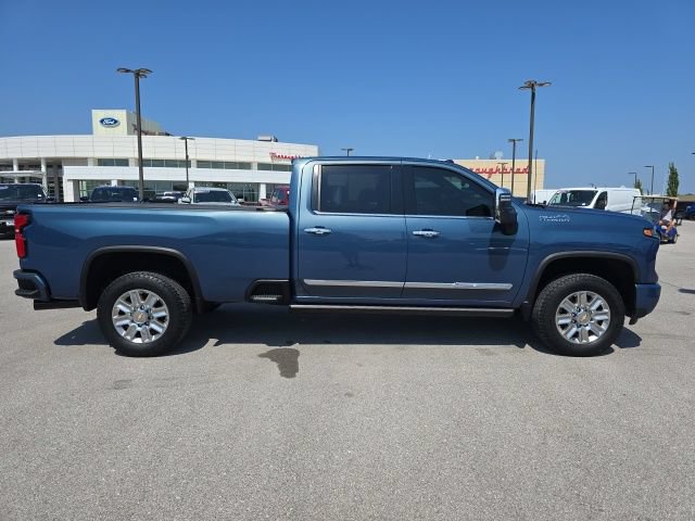 Used 2024 Chevrolet Silverado 2500 High Country w/ Technology Package AWD/4WD image 6