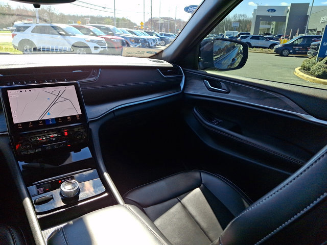 Used 2024 Jeep Grand Cherokee Limited image 15