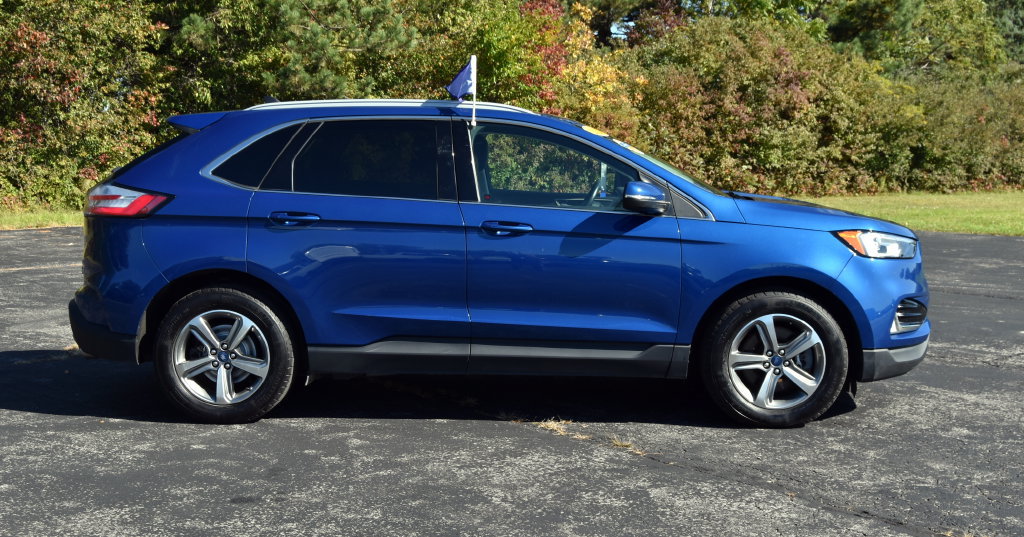 Certified 2020 Ford Edge SEL w/ Convenience Package AWD/4WD image 2