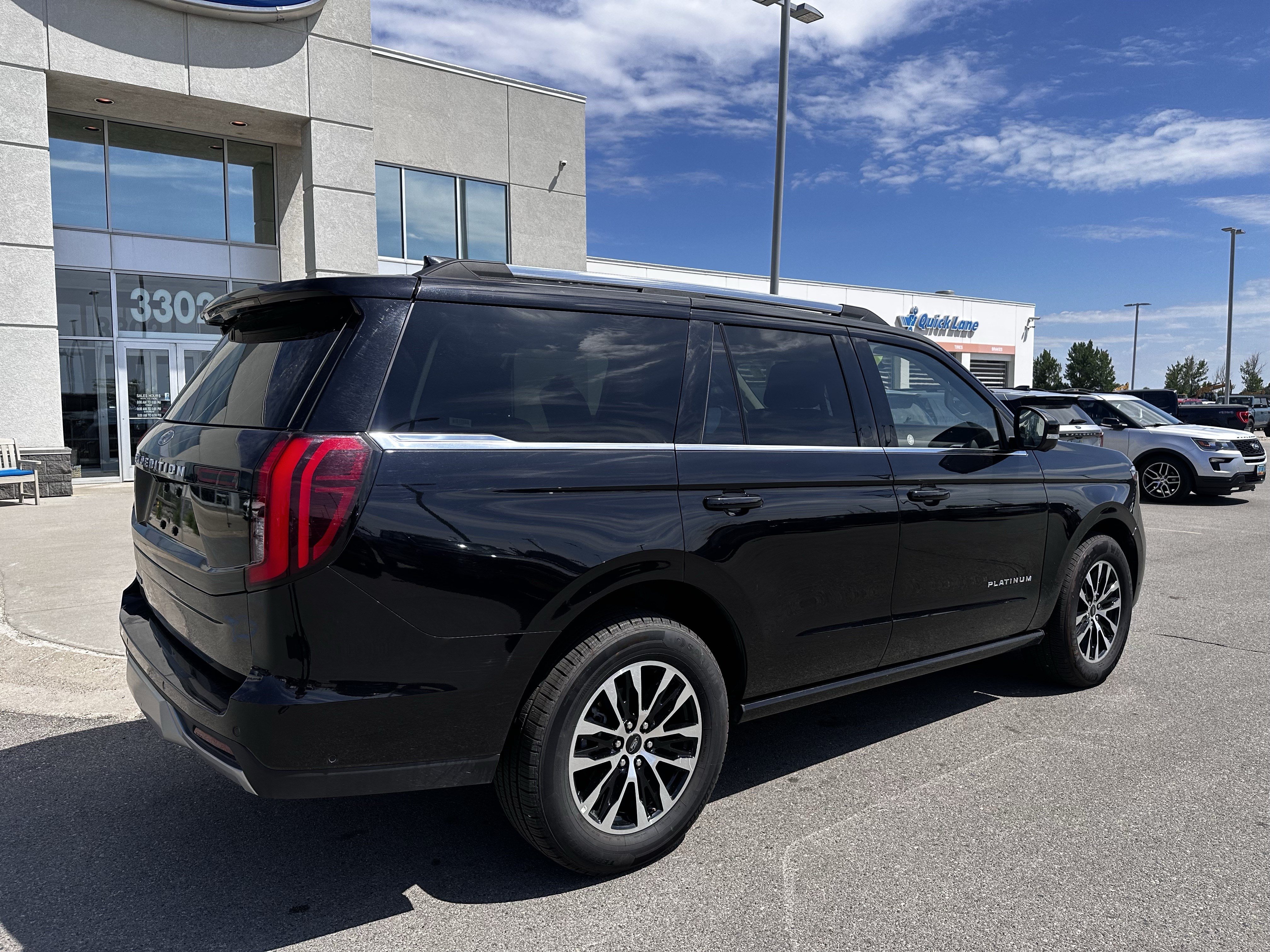 Certified 2025 Ford Expedition Platinum AWD/4WD image 4