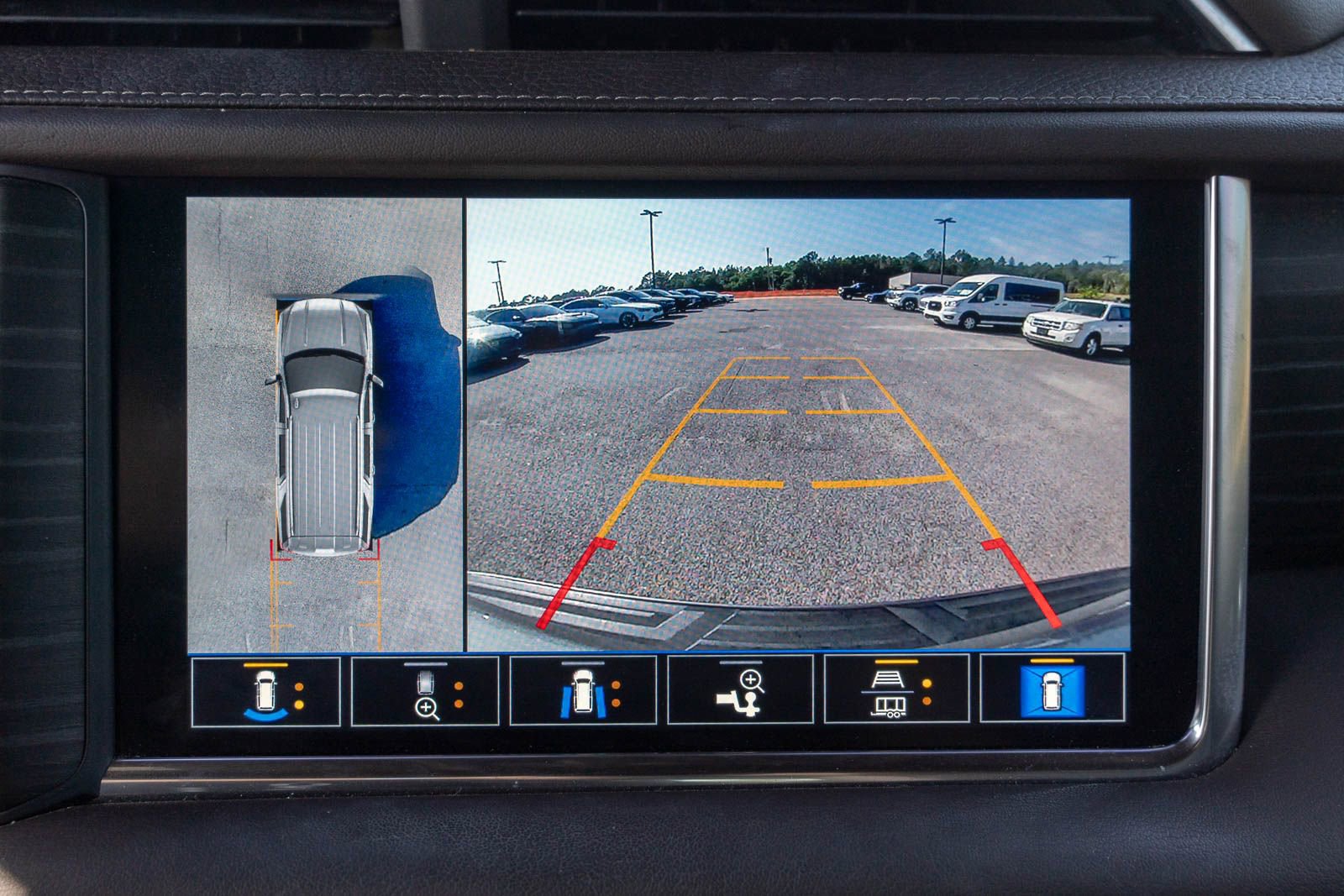 Used 2021 GMC Yukon Denali w/ Denali Premium Package RWD image 33