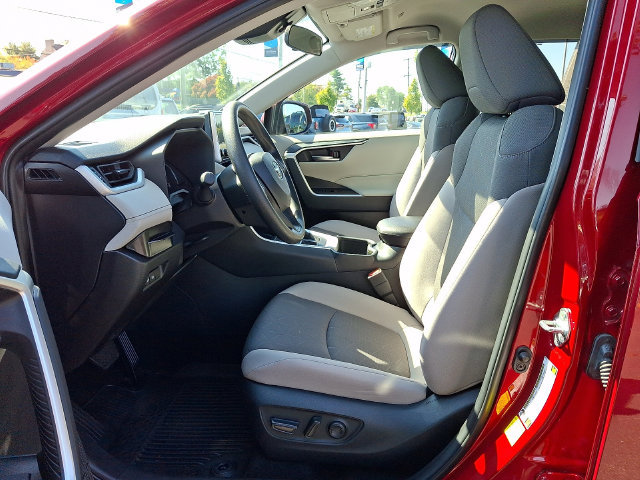 Used 2025 Toyota RAV4 XLE AWD/4WD image 16