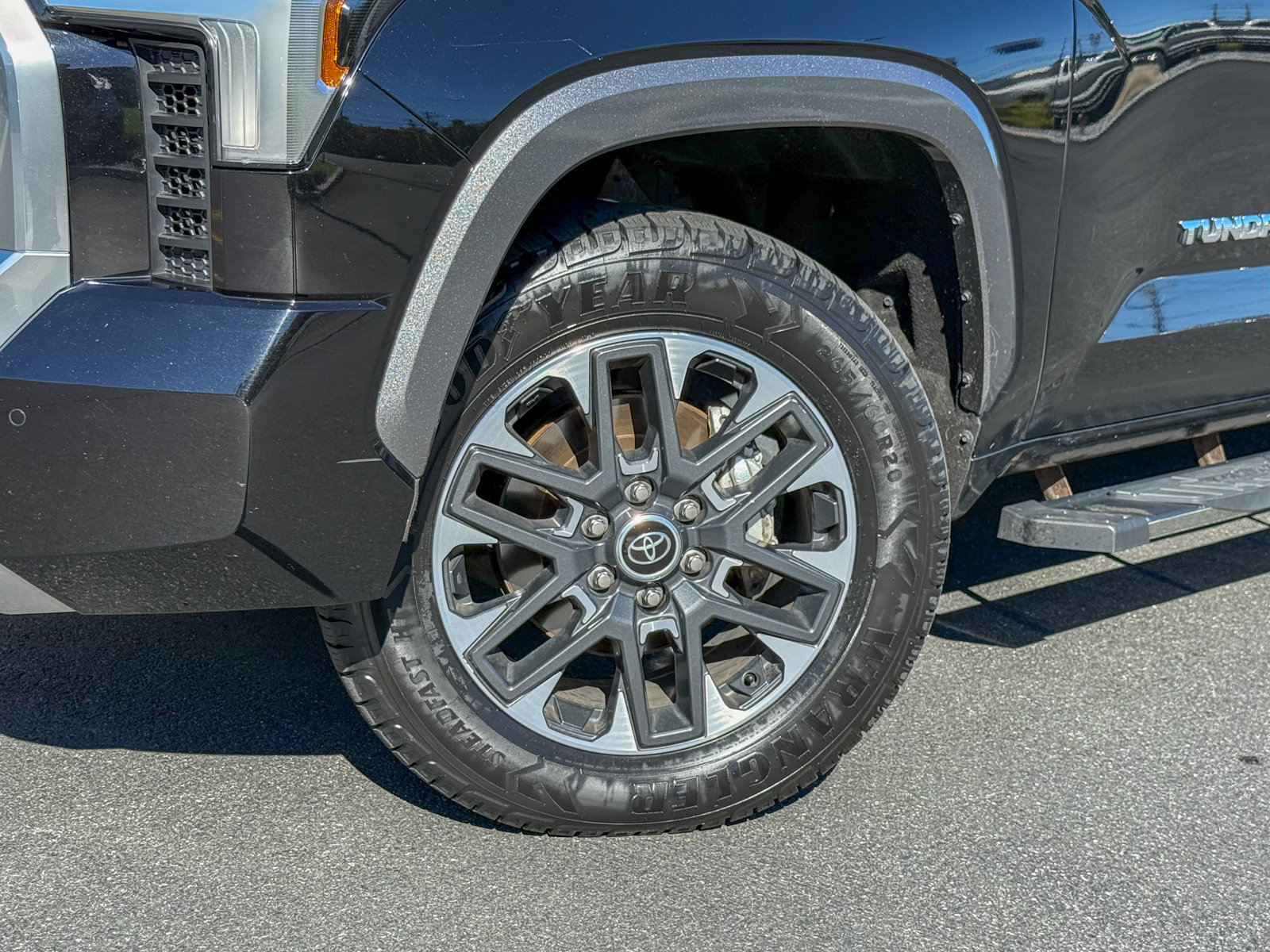 Used 2023 Toyota Tundra Limited w/ Power Package AWD/4WD image 10