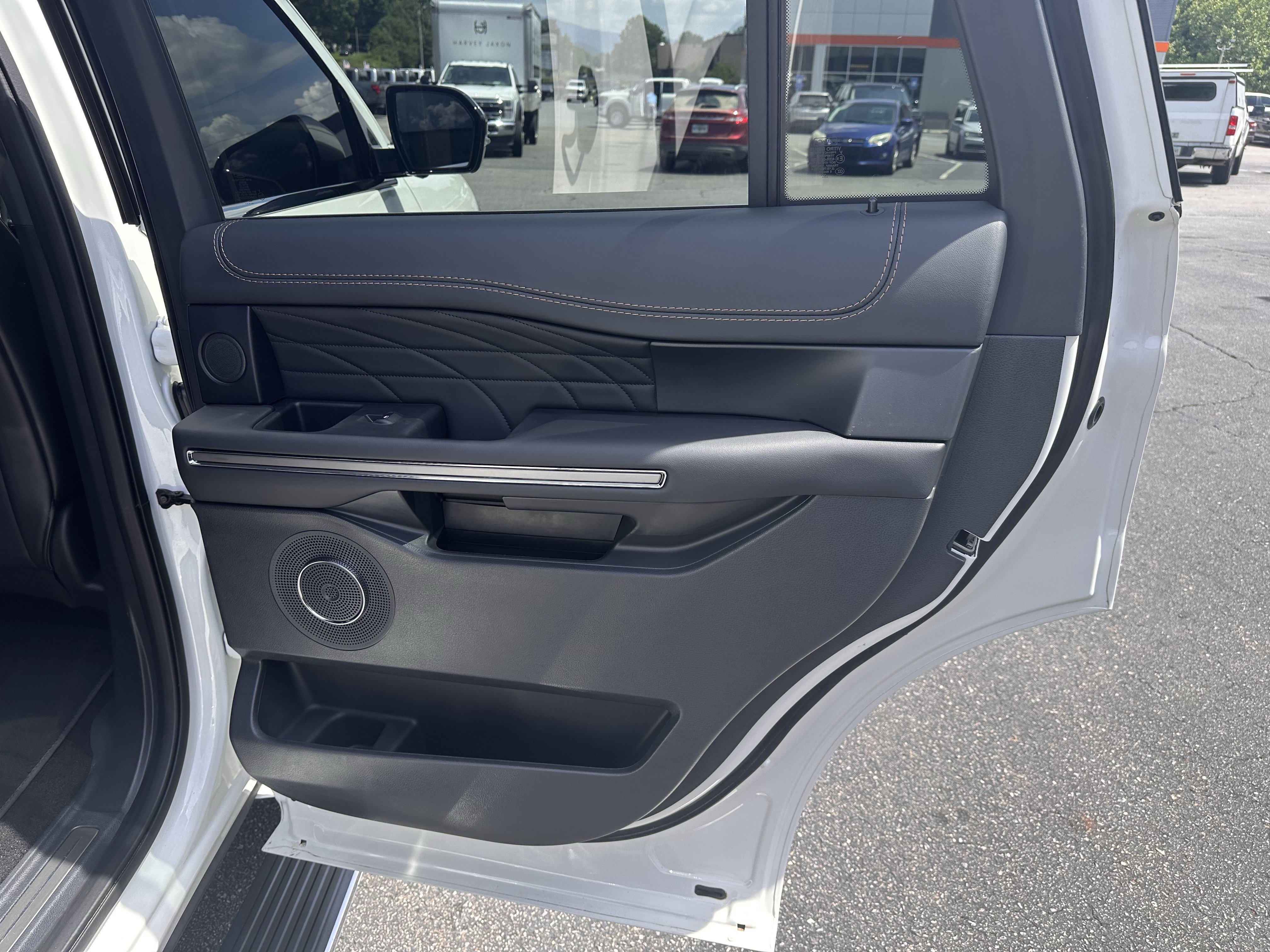 Certified 2022 Ford Expedition Platinum AWD/4WD image 17