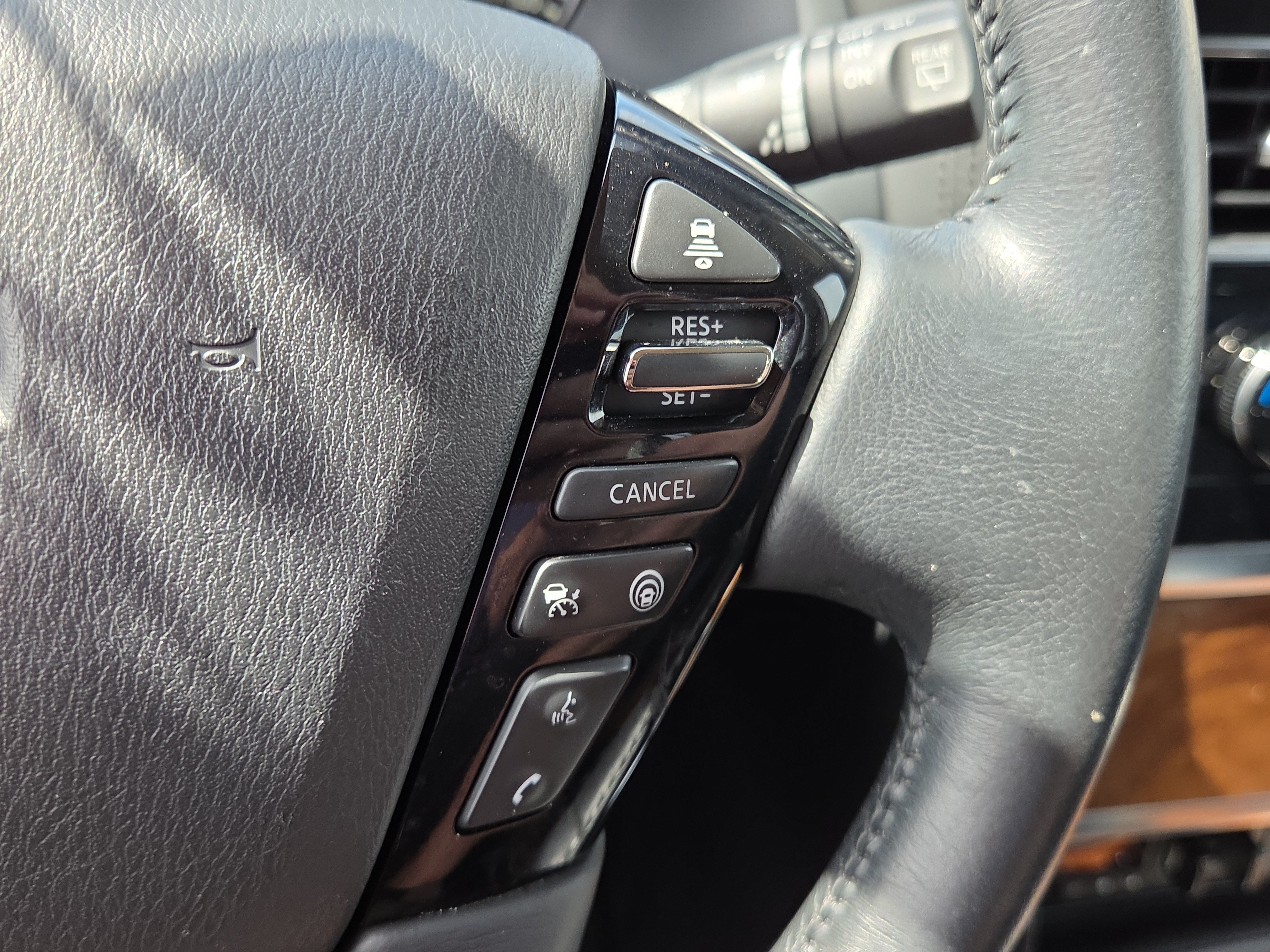 Used 2023 Nissan Armada SL RWD image 22